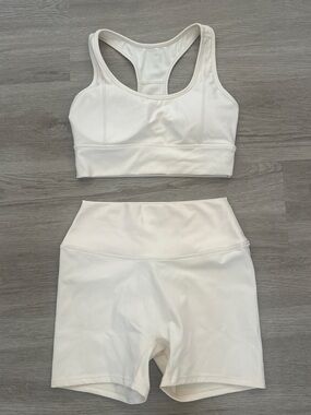 Saski Butter Shorts & Sports Bra Set